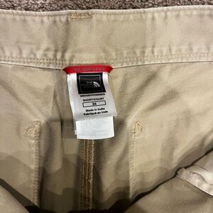North face men’s khaki pants
34/short I would guess 30